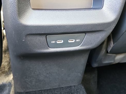 Used 2025 Volkswagen Tiguan SE w/ Panoramic Sunroof Package AWD/4WD image 20