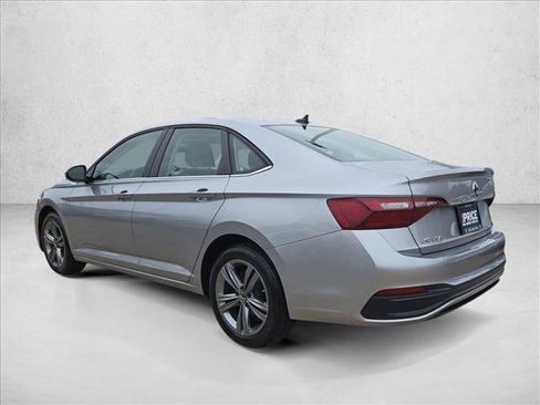 Used 2024 Volkswagen Jetta SE FWD image 8