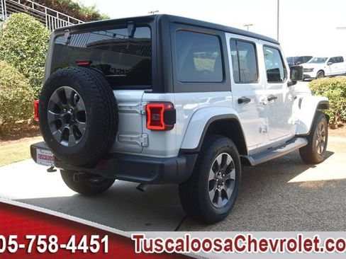 Used 2018 Jeep Wrangler Unlimited Sahara AWD/4WD image 13