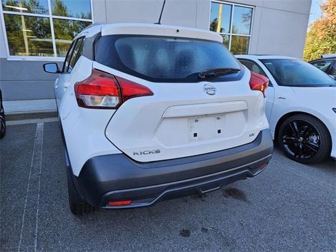 Used 2019 Nissan Kicks SV image 9