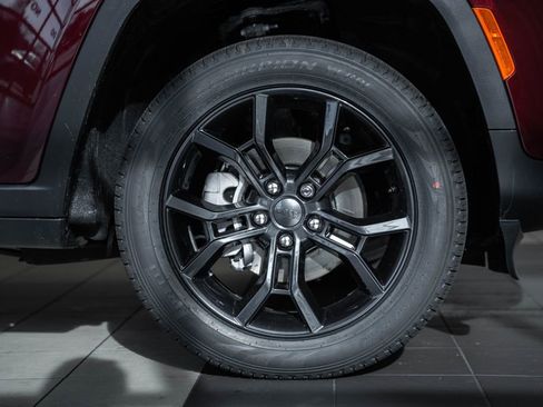 New 2025 Jeep Grand Cherokee Limited image 17