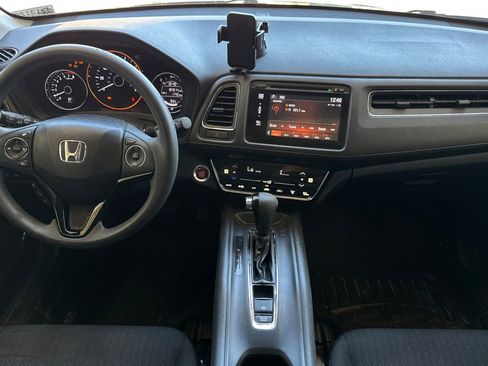 Used 2017 Honda HR-V EX image 9