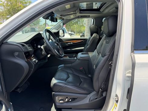 Used 2019 Cadillac Escalade Luxury RWD image 10