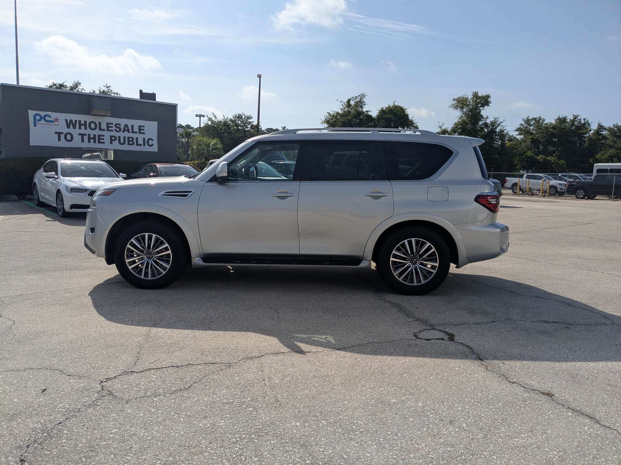 Used 2024 Nissan Armada SL w/ Captain's Chairs Package RWD image 7