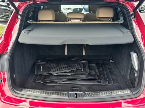 Used 2022 Porsche Macan AWD/4WD image 11