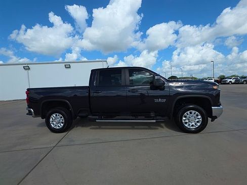 Used 2024 Chevrolet Silverado 2500 LT w/ Texas Edition AWD/4WD image 4