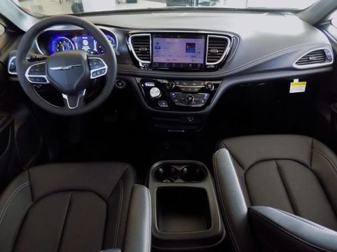 New 2026 Chrysler Pacifica Select FWD image 13