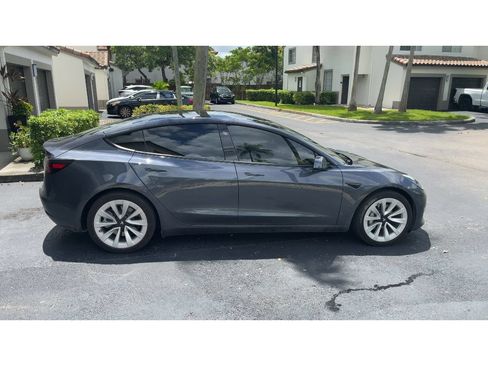 Used 2022 Tesla Model 3 Long Range AWD/4WD image 3