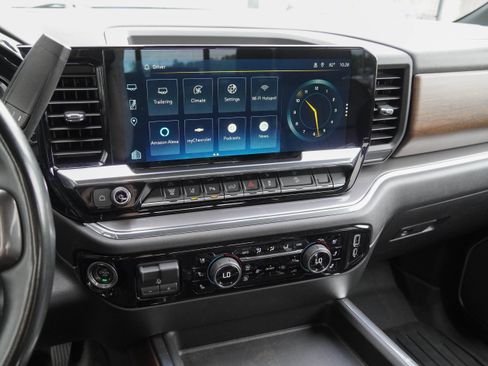 Used 2024 Chevrolet Silverado 2500 High Country w/ Technology Package AWD/4WD image 24