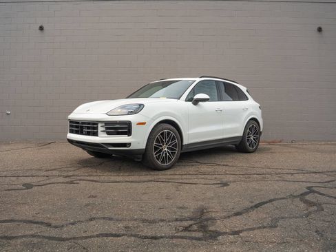 Used 2024 Porsche Cayenne AWD/4WD image 1