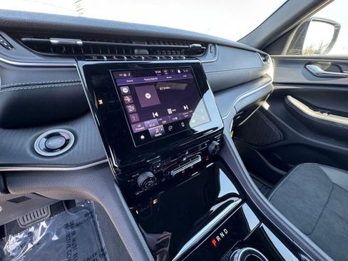 New 2025 Jeep Grand Cherokee Altitude AWD/4WD image 27