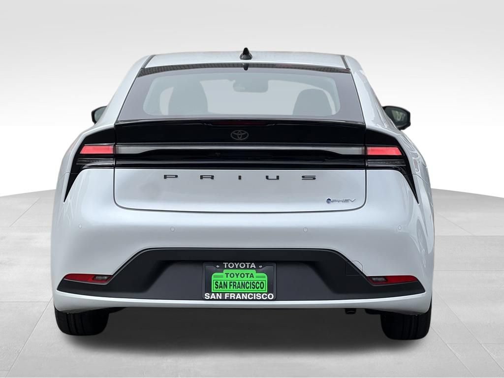 New 2027 Toyota Prius Plug-In Hybrid FWD image 4