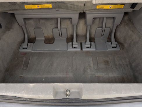 Used 2013 Toyota Sienna LE image 32