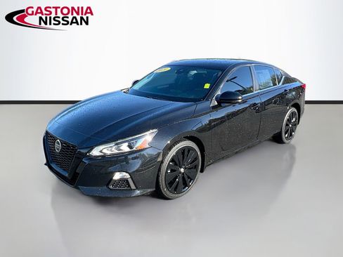 Used 2021 Nissan Altima 2.5 SR w/ SR Premium Package image 3