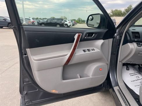 Used 2013 Toyota Highlander Limited FWD image 20