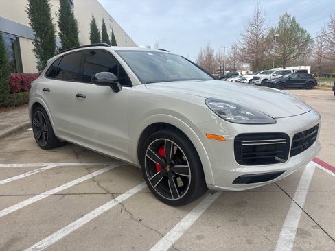 Used 2021 Porsche Cayenne Turbo image 4
