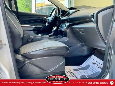 Used 2019 Ford Escape SE image 15