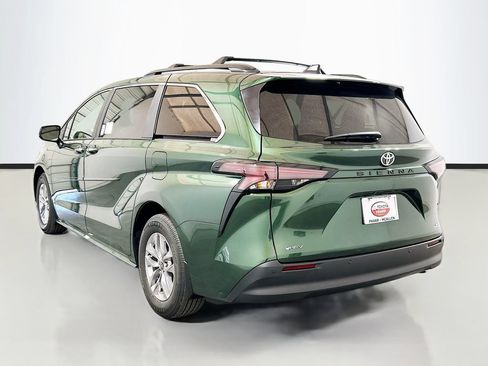 New 2026 Toyota Sienna XLE FWD image 6