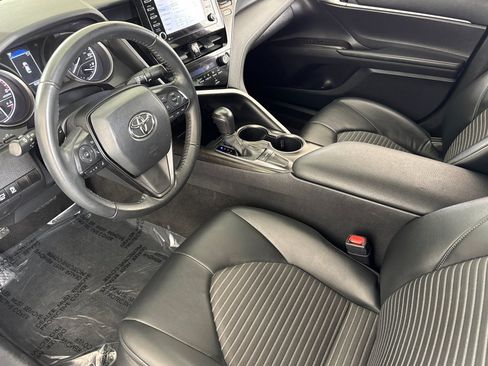 Used 2023 Toyota Camry SE FWD image 4