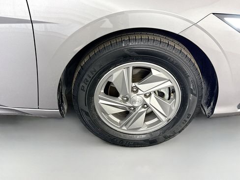 Used 2025 Hyundai Elantra SE image 31