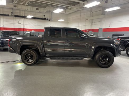 Used 2024 Toyota Tacoma TRD Sport w/ TRD Sport Upgrade Package image 11