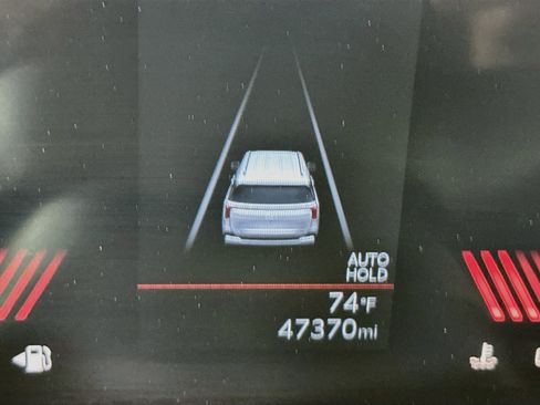 Used 2025 Kia Carnival FWD image 19