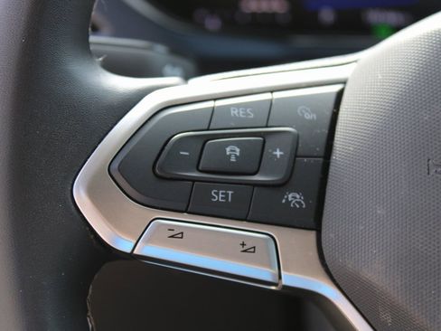 Used 2024 Volkswagen Taos SE image 11