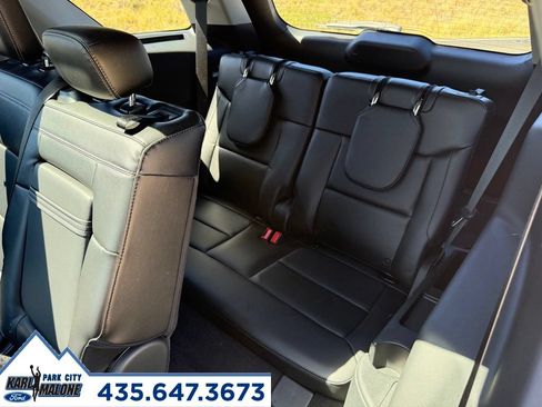 Used 2022 Ford Explorer Limited w/ Equipment Group 301A AWD/4WD image 30