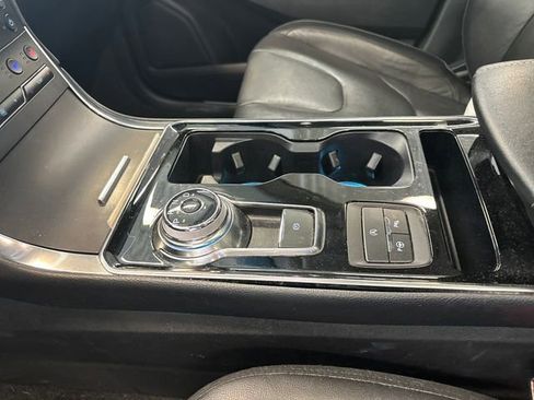 Used 2019 Ford Edge Titanium w/ Equipment Group 301A AWD/4WD image 4
