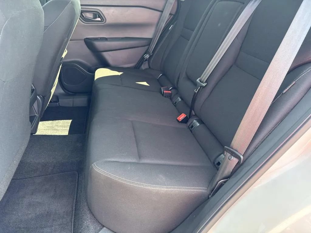 Used 2025 Nissan Rogue S FWD image 18