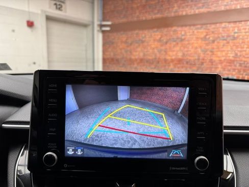 Used 2022 Toyota Corolla Cross XLE image 21