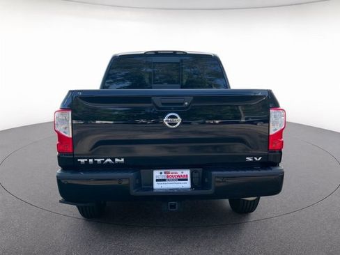 Used 2018 Nissan Titan SV w/ SV Convenience Package RWD image 4