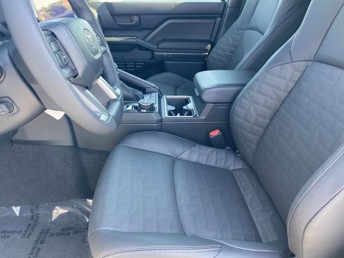 Certified 2025 Toyota 4Runner TRD Off-Road Premium AWD/4WD image 17