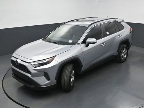 Used 2022 Toyota RAV4 XLE w/ Convenience Package image 32