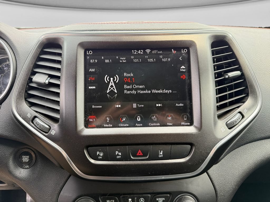 Used 2019 Jeep Cherokee Trailhawk AWD/4WD image 25