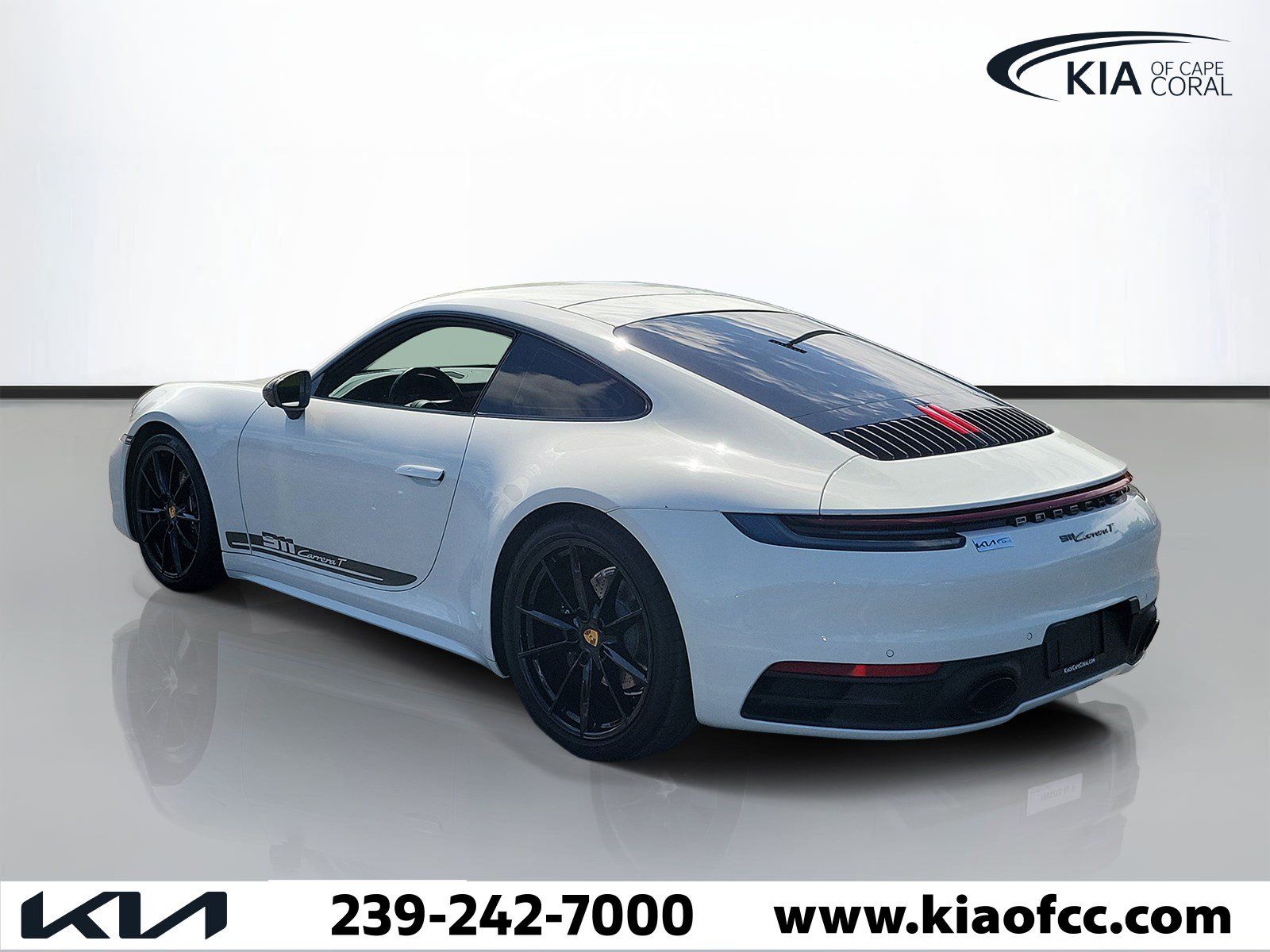 Used 2024 Porsche 911 Carrera RWD image 4