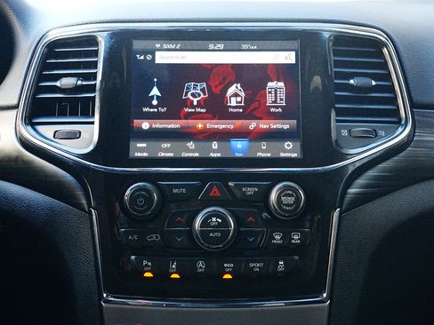 Used 2020 Jeep Grand Cherokee Laredo w/ Security & Convenience Group image 16