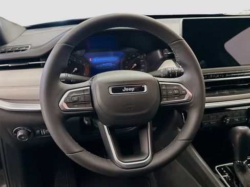 Used 2025 Jeep Compass Limited image 18