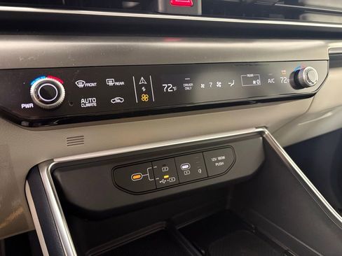 New 2026 Kia Carnival SX w/ SX Dark Edition Package FWD image 32