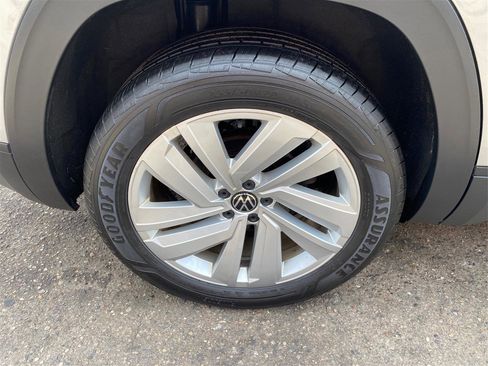 Used 2021 Volkswagen Atlas Cross Sport SE image 16