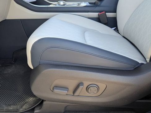 Certified 2026 Kia Carnival EX FWD image 20