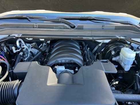 Used 2018 GMC Yukon SLT w/ HD Trailering Package image 38