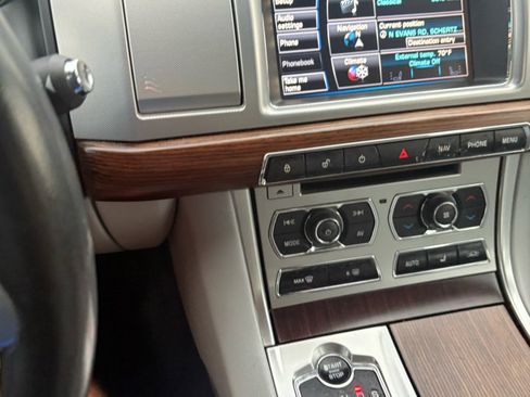 Used 2015 Jaguar XF Premium image 60