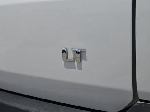 Used 2023 Chevrolet Traverse LT FWD image 13