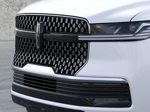 New 2026 Lincoln Navigator Reserve AWD/4WD image 17