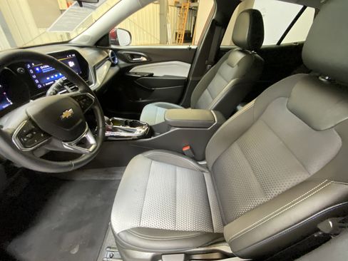Used 2025 Chevrolet Trax LT w/ LT Convenience Package image 21