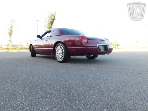 Used 2004 Ford Thunderbird image 26