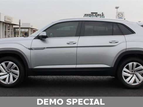 Used 2023 Volkswagen Atlas Cross Sport SE image 7