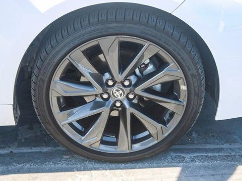Used 2025 Toyota Corolla SE w/ Convenience Package FWD image 17