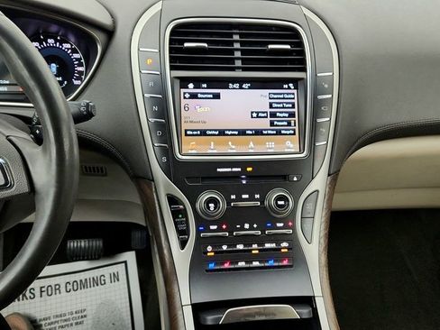 Used 2016 Lincoln MKX Reserve w/ Technology Package image 18